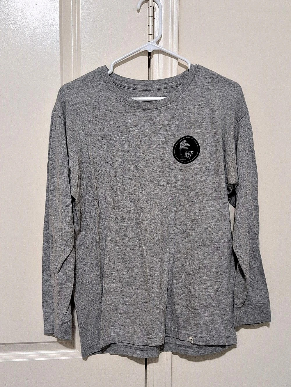 Reef Long Sleeve Graphic Tee in Gray Size M